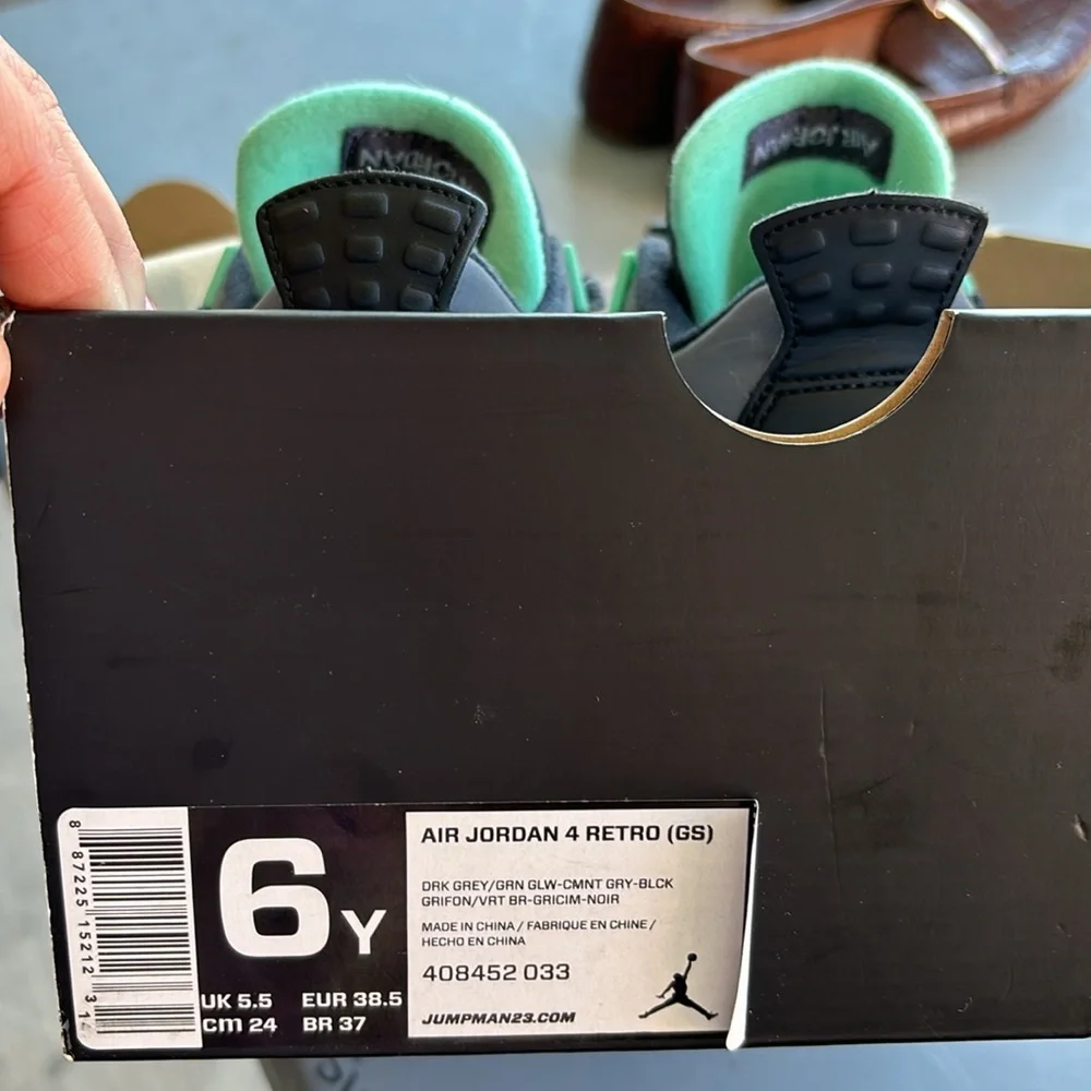 Jordan 4 Retro - Picture 2 of 6